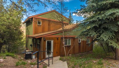 Three-Bedroom Holiday Home 