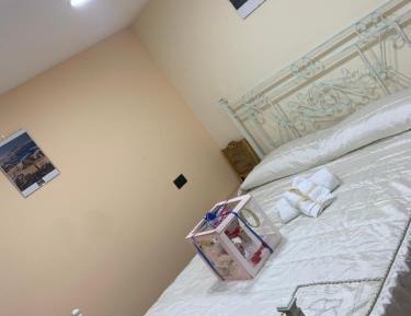 Deluxe Room (2 Adults + 1 Child)