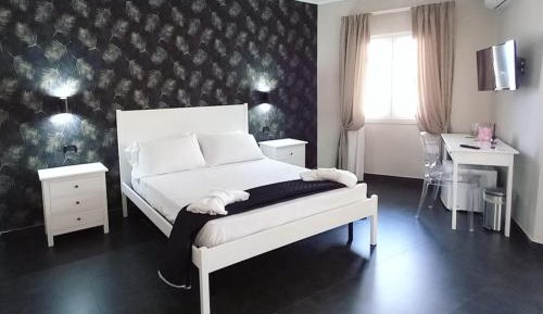 Deluxe Double Room with Balcony and Sea View