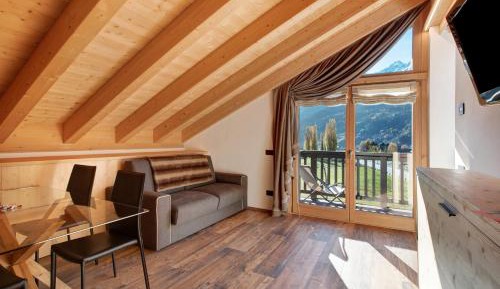 Superior One-Bedroom Apartment with Balcony