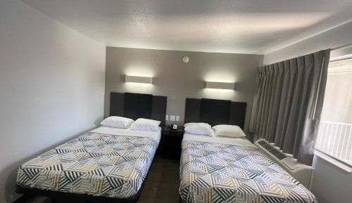 Deluxe Double Room with Two Double Beds Smoking
