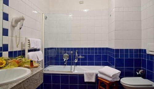 Quintuple Room