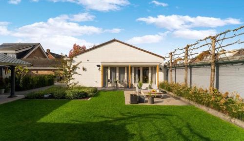 One-Bedroom Holiday Home