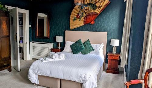 Deluxe King Suite