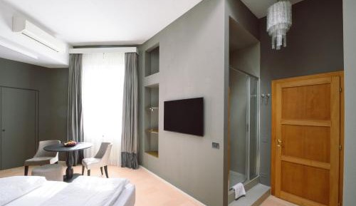 Large Double Room