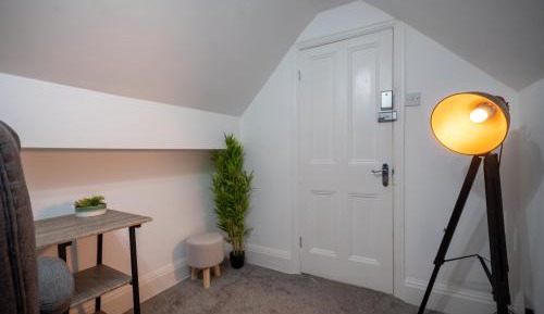 Single Room with Shared Bathroom