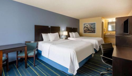 Queen Room with Two Queen Beds - Non-Smoking