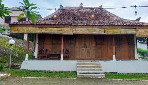 Double or Twin Room with City View