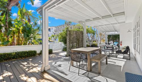 Bungalow with Patio