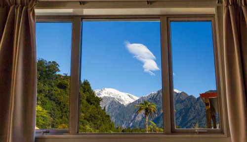 Cottage with Mountain View