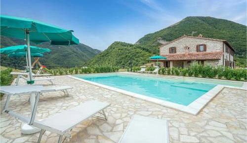 Eight-Bedroom Holiday Home