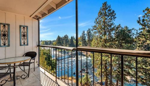 Riverview Condo with Balcony - Pet Friendly
