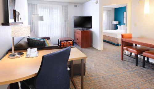 One-Bedroom Queen Suite