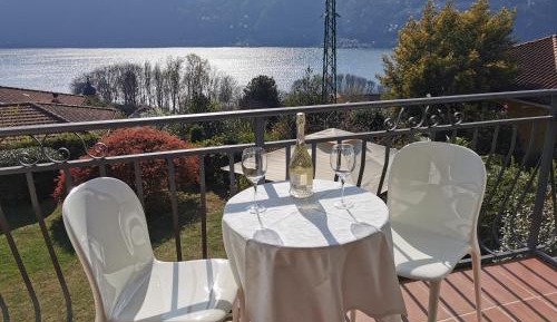 Apartment with Lake View