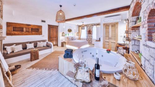 Suite with Spa Bath