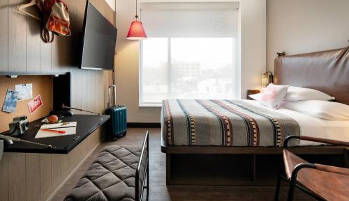 Queen Guest Room