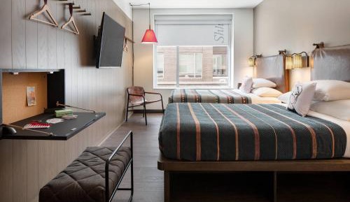 Queen Room with 2 queen beds and Courtyard View
