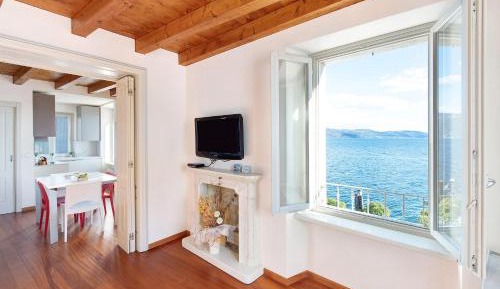 Superior One-Bedroom Apartment