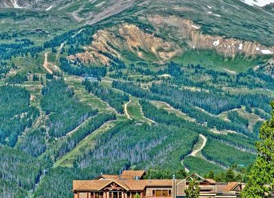King Suite with Mountain View