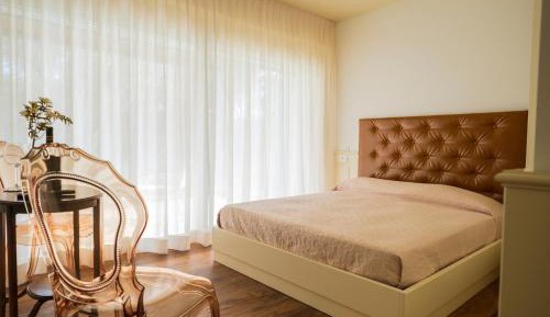 Queen Room with Pool View