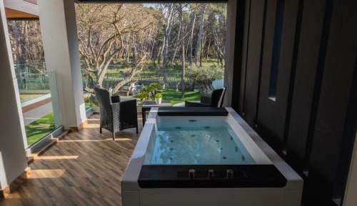 King Room with Spa Bath