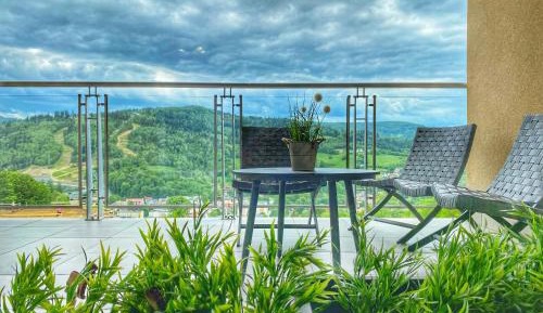 Apartment with Mountain View