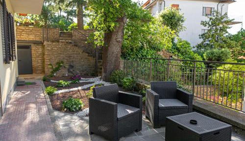 Apartment with Garden View