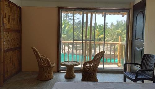 Deluxe Double Room with Side Sea View