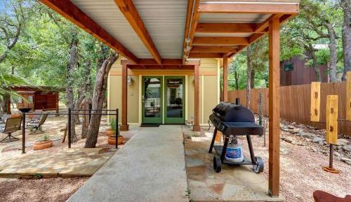One-Bedroom Holiday Home