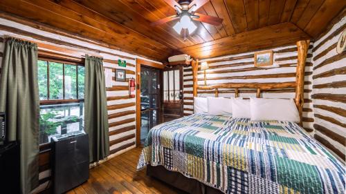 Midnight Roost Cabin