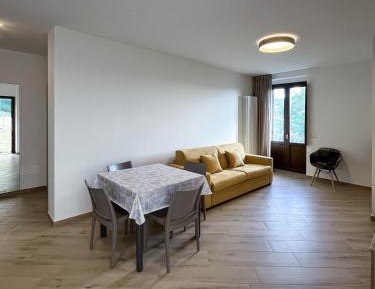 Apartment with Mountain View