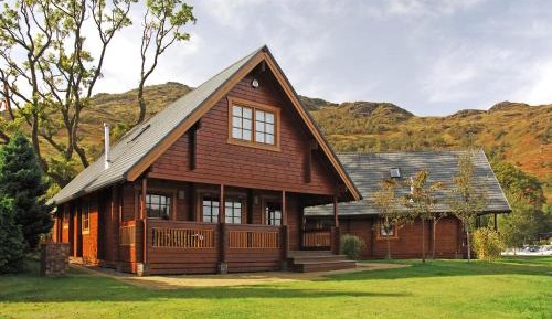 Three-Bedroom Lodge with Loch View