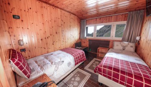 Twin Room with Mountain View