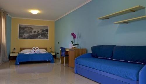 King Room with Roll-In Shower - Disability Access