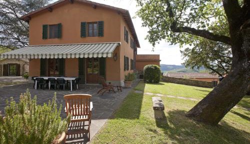 Four-Bedroom House with Terrace - Split Level