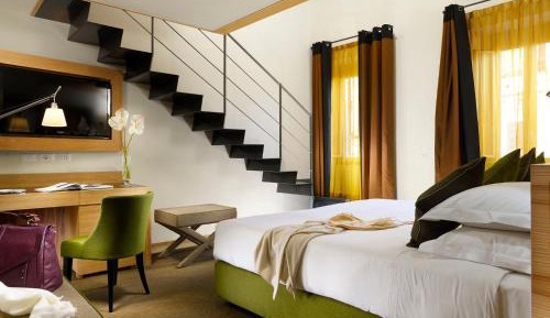 Deluxe Suite - Split Level - Separate Building