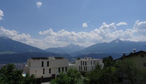 Apartment with Mountain View