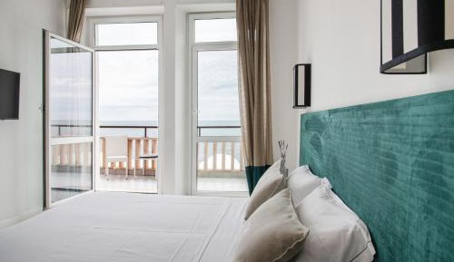 Junior Suite with Sea View and Balcony