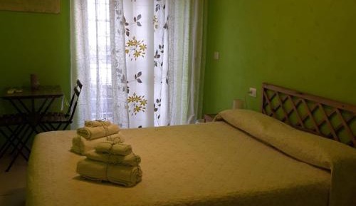 Standard Double Room with Shared Bathroom