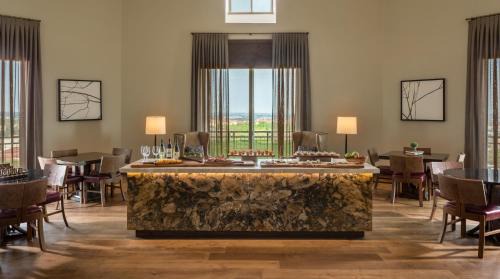 SEVEN - Adults Only Floor - Private Access Lounge with Personal Concierge