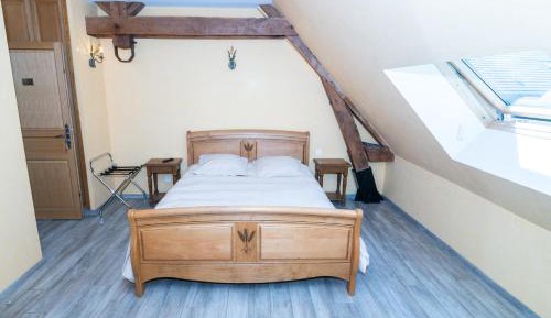 Deluxe Double Room (2 Adults + 1 Child)