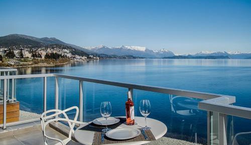 Apartment with Lake View