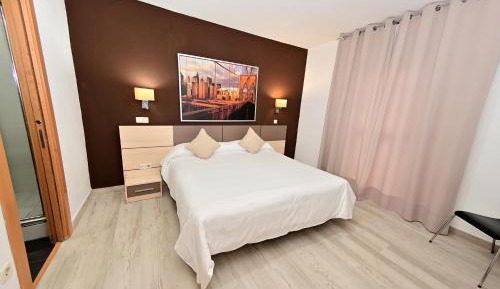 Double or Twin Room with Private Bathroom