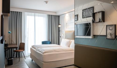 Premium Queen Room with City View