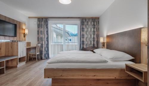 Deluxe Double Room with Shower