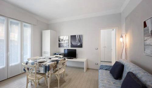 Superior One-Bedroom Apartment with Balcony