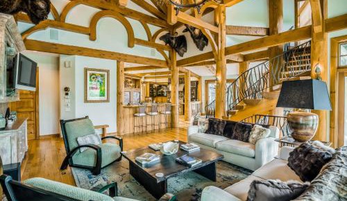 Five Bedroom Holiday Home