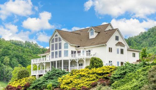Eight-Bedroom House