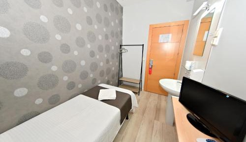 Single Room with Shared Bathroom