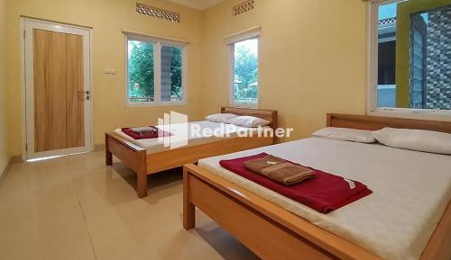 Twin Room with Shared Bathroom
